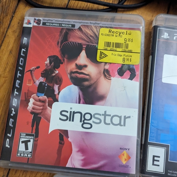 PS3 Singstar 1 and 2 and Disney sing it with Singstar microphone - Picture 3 of 7